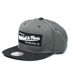 Boné Mitchell and Ness box logo snapback Boné Mitchell and Ness box logo snapback